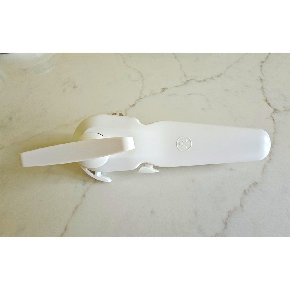 Pampered Chef 2759 White Manual Ergonomic Handheld Can Opener Plastic/Metal